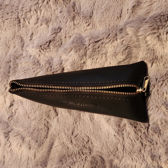 Portland Leather Alpine Pouch - Picture 4 of 6